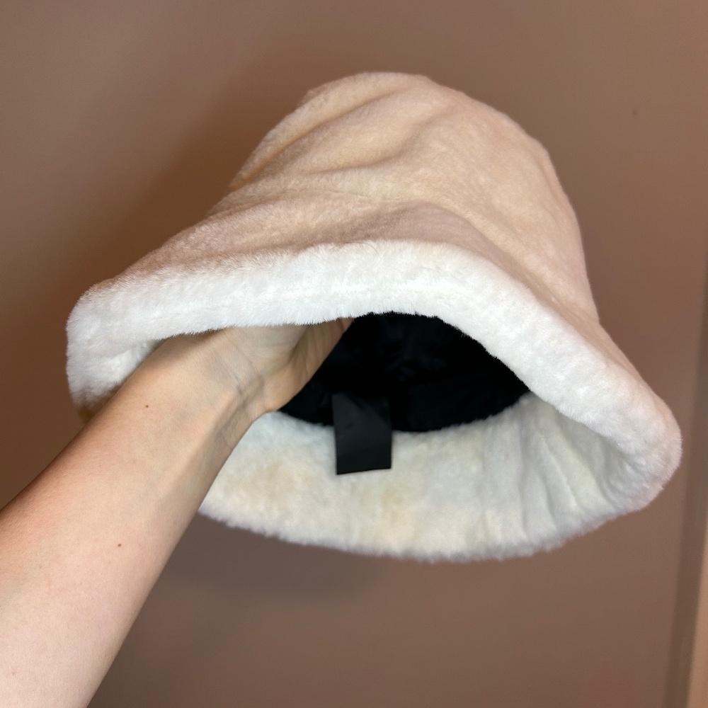 Faux fur Panama MOTF hat with adjustable head volume